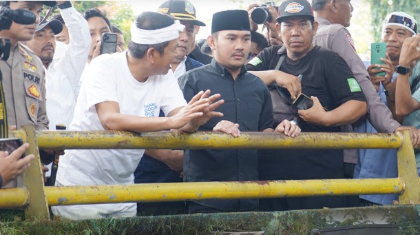 Gubernur Dedi Mulyadi Bongkar Bangunan Liar di Bekasi, Kades Srijaya Marah